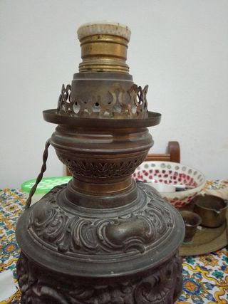 Antica lampada in peltro