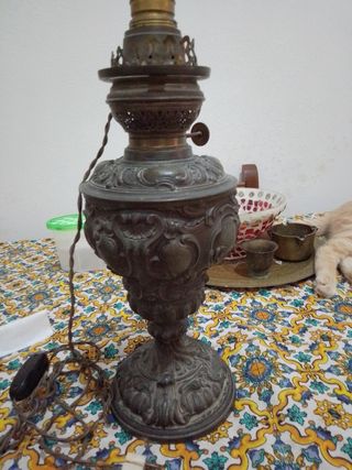 Antica lampada in peltro