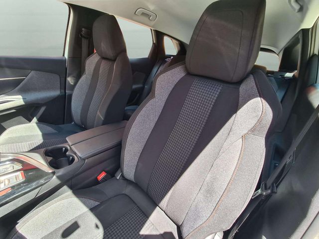 Peugeot 3008 1.2i 130cv. EAT8 automático 