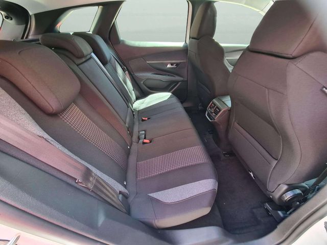 Peugeot 3008 1.2i 130cv. EAT8 automático 