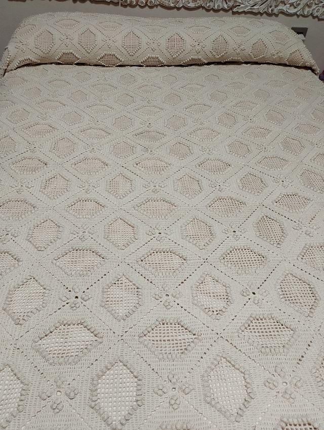 Colcha artesanal algodón beige crochet cama 135 cm