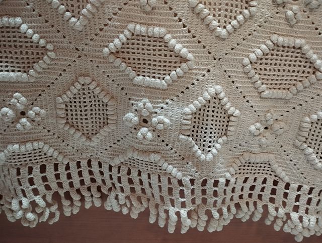 Colcha artesanal algodón beige crochet cama 135 cm