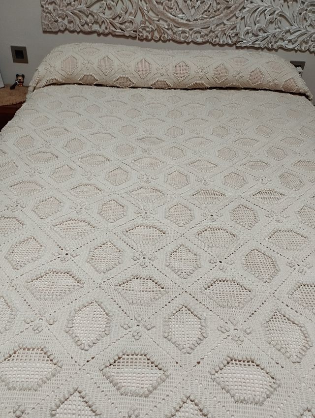 Colcha artesanal algodón beige crochet cama 135 cm
