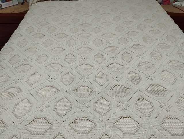 Colcha artesanal algodón beige crochet cama 135 cm