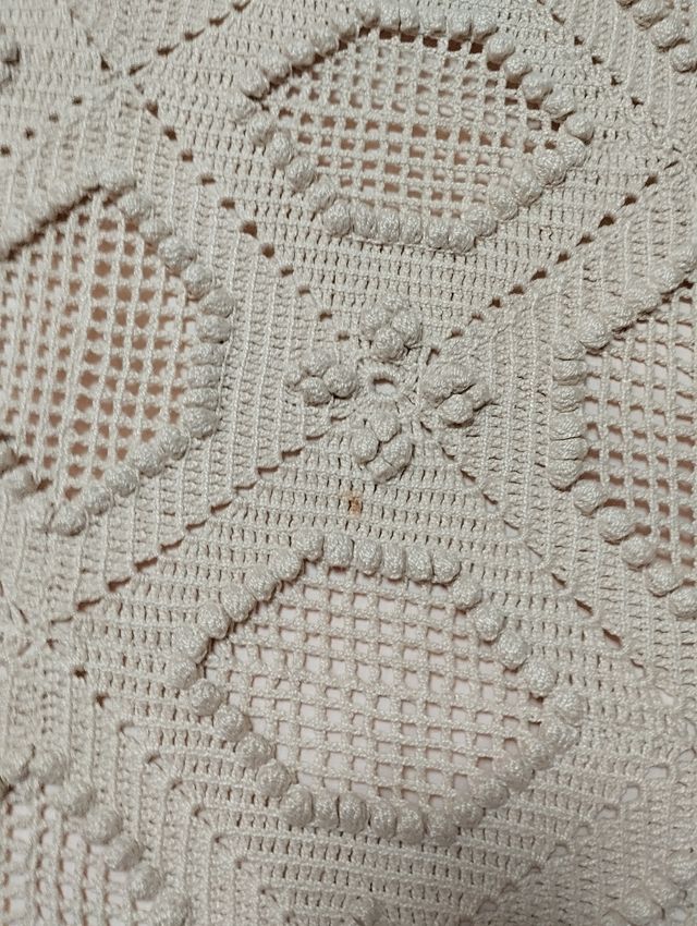Colcha artesanal algodón beige crochet cama 135 cm