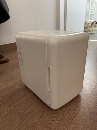 Nevera mini para maquillaje con capacidad de 4L