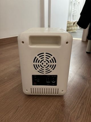 Nevera mini para maquillaje con capacidad de 4L