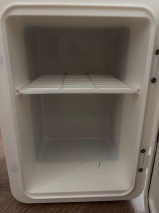 Nevera mini para maquillaje con capacidad de 4L