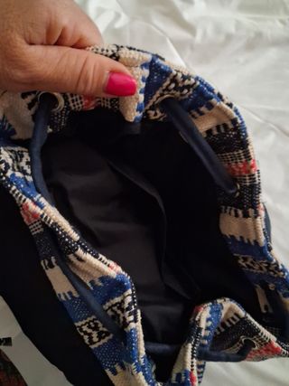 Zaino blu e bianco stile etnico