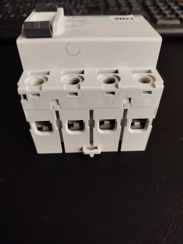 Interruptor Diferencial Schneider 25A 300mA.