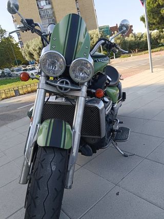 Triumph Rocket III Classic Verde