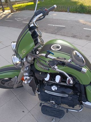 Triumph Rocket III Classic Verde