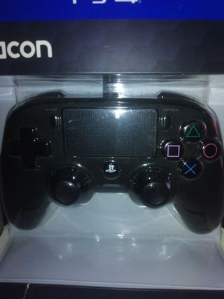 Mando Nacon PS4 (PlayStation 4) - Con Cable