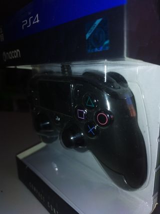 Mando Nacon PS4 (PlayStation 4) - Con Cable