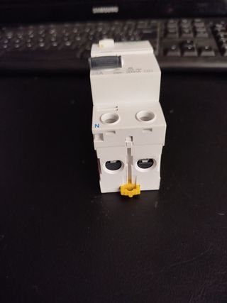 Interruptor Diferencial Schneider 25A - 300mA.