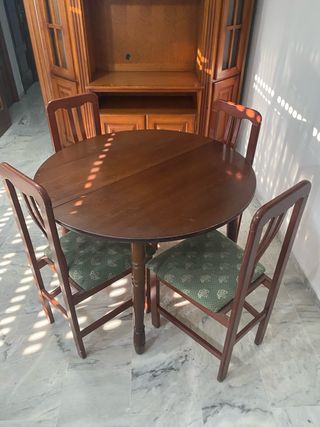Mesa redonda + 4 sillas madera