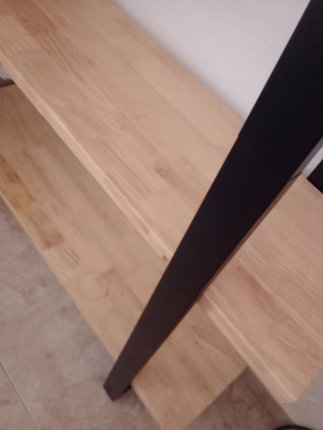 Estantes industriais: madeira maciça