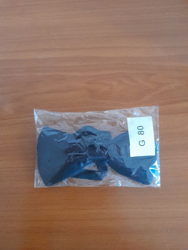 Pajarita negra - Camarero sin abrir