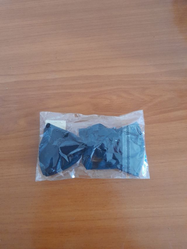 Pajarita negra - Camarero sin abrir