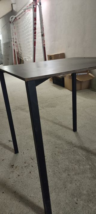 Mesa negra metal y madera. Ideal bar/terraza