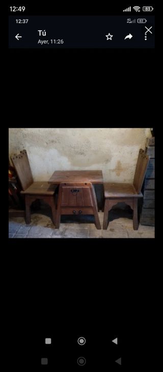 Mesa y 2 sillas antiguas de madera
