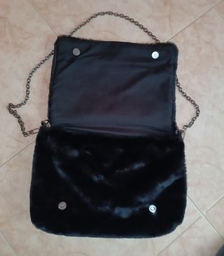 Bolso pelo negro-Cadena pedreria