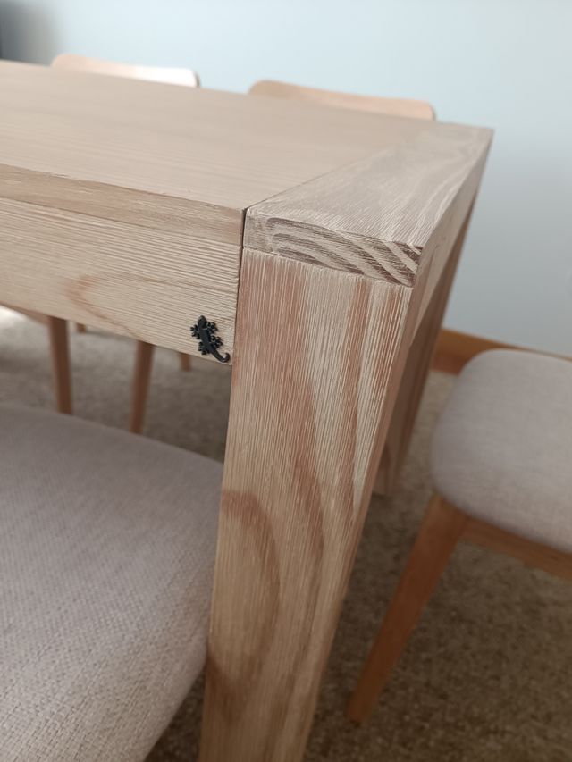 Mesa de madera extensible de comedor