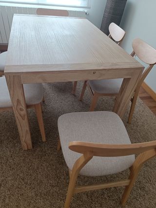 Mesa de madera extensible de comedor