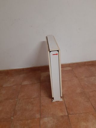 Mesa plegable blanca y beige
