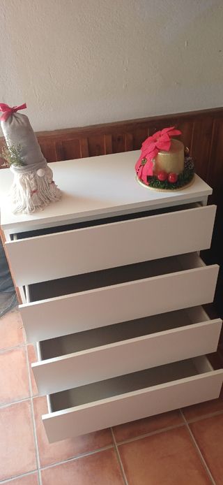 Cómoda IKEA blanca 4 cajones