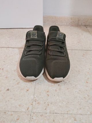 Zapatilla Adidas 
