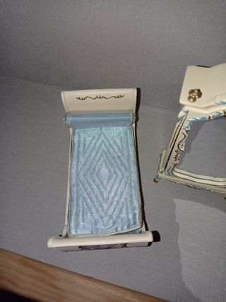 Cama y armario miniatura