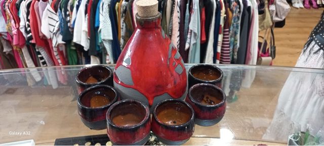 Jarra y tazas cerámica roja