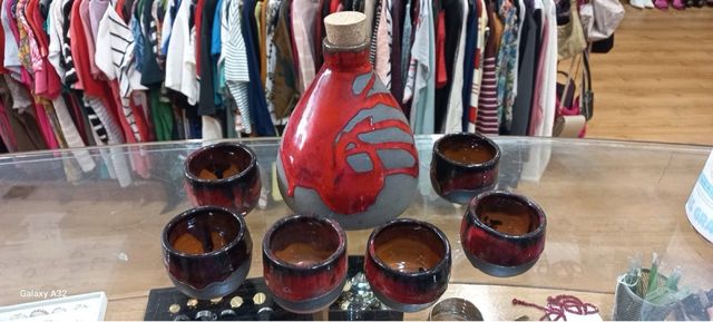 Jarra y tazas cerámica roja