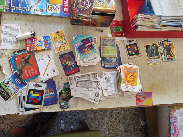 Lote cromos: fútbol, Fantasy Riders, Pokémon