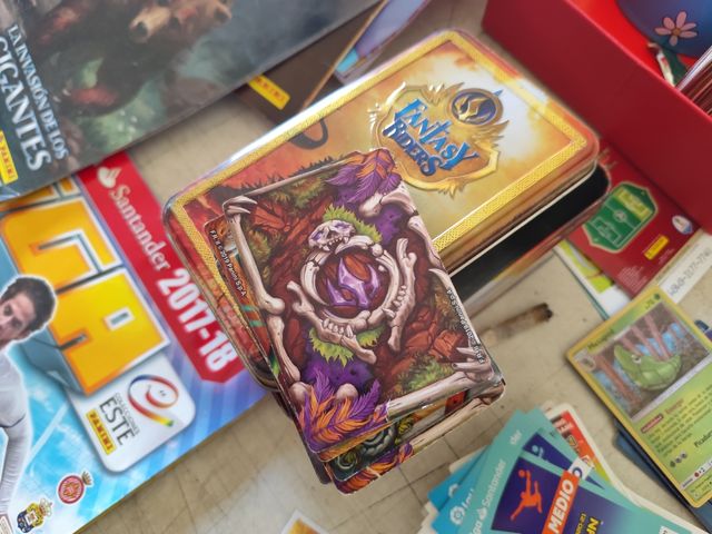 Lote cromos: fútbol, Fantasy Riders, Pokémon