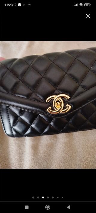 Bolso bandolera negro acolchado
