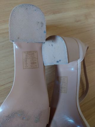 Sandalias beige tacón medio 