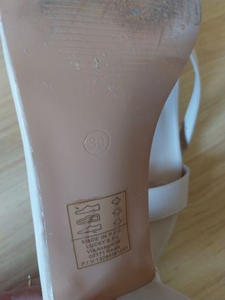 Sandalias beige tacón medio 