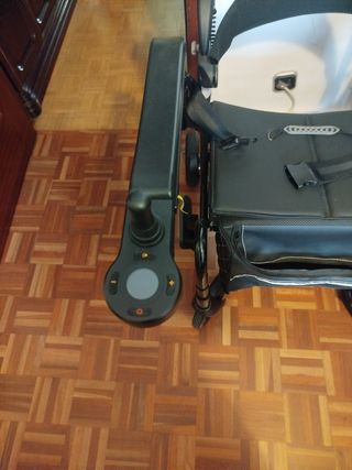 Silla de ruedas eléctrica plegable