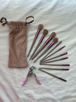 Brochas maquillaje + rizador pestañas