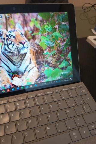 Surface Go 2 Gris - Microsoft con teclado. 8Gb RAM