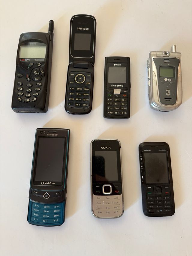Cellulari vintage anni '90: 7pezzi