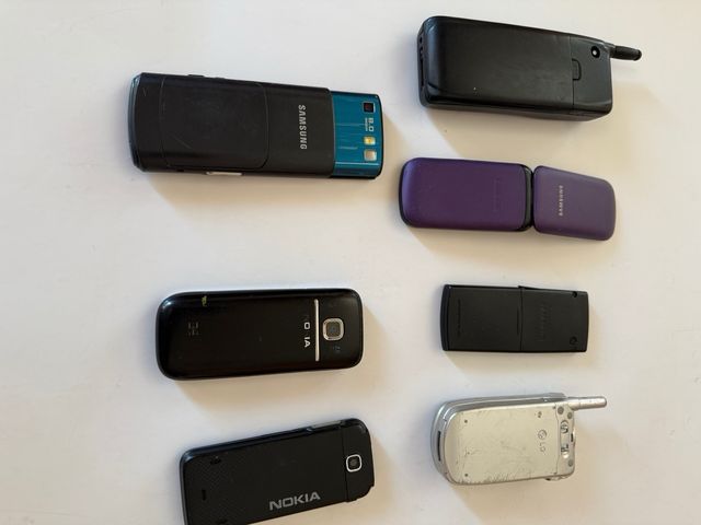 Cellulari vintage anni '90: 7pezzi