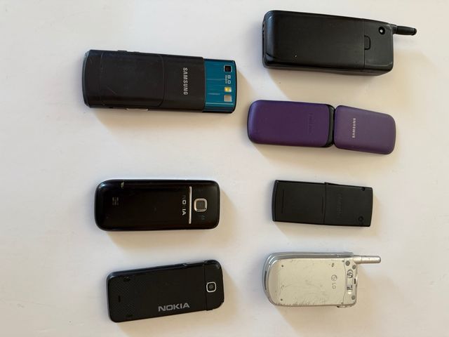 Cellulari vintage anni '90: 7pezzi