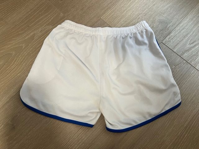 Shorts deportivos blancos