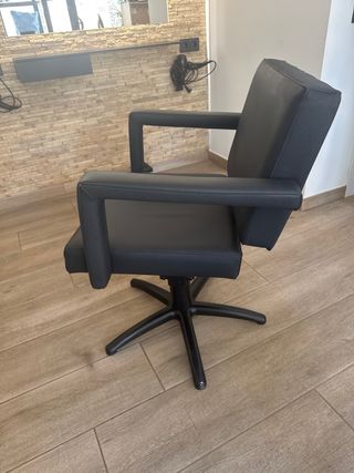 Sillón peluquería negro con pie hidraulico