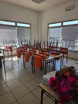 Muebles Academia: Estantería y Sillas