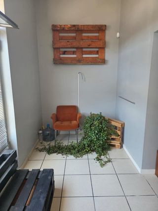 Muebles Academia: Estantería y Sillas