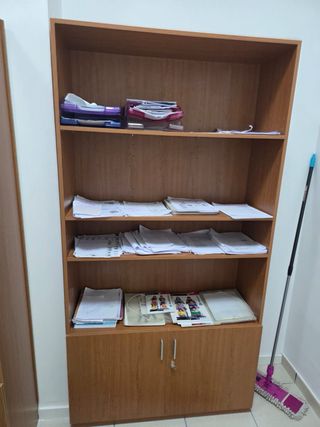 Muebles Academia: Estantería y Sillas